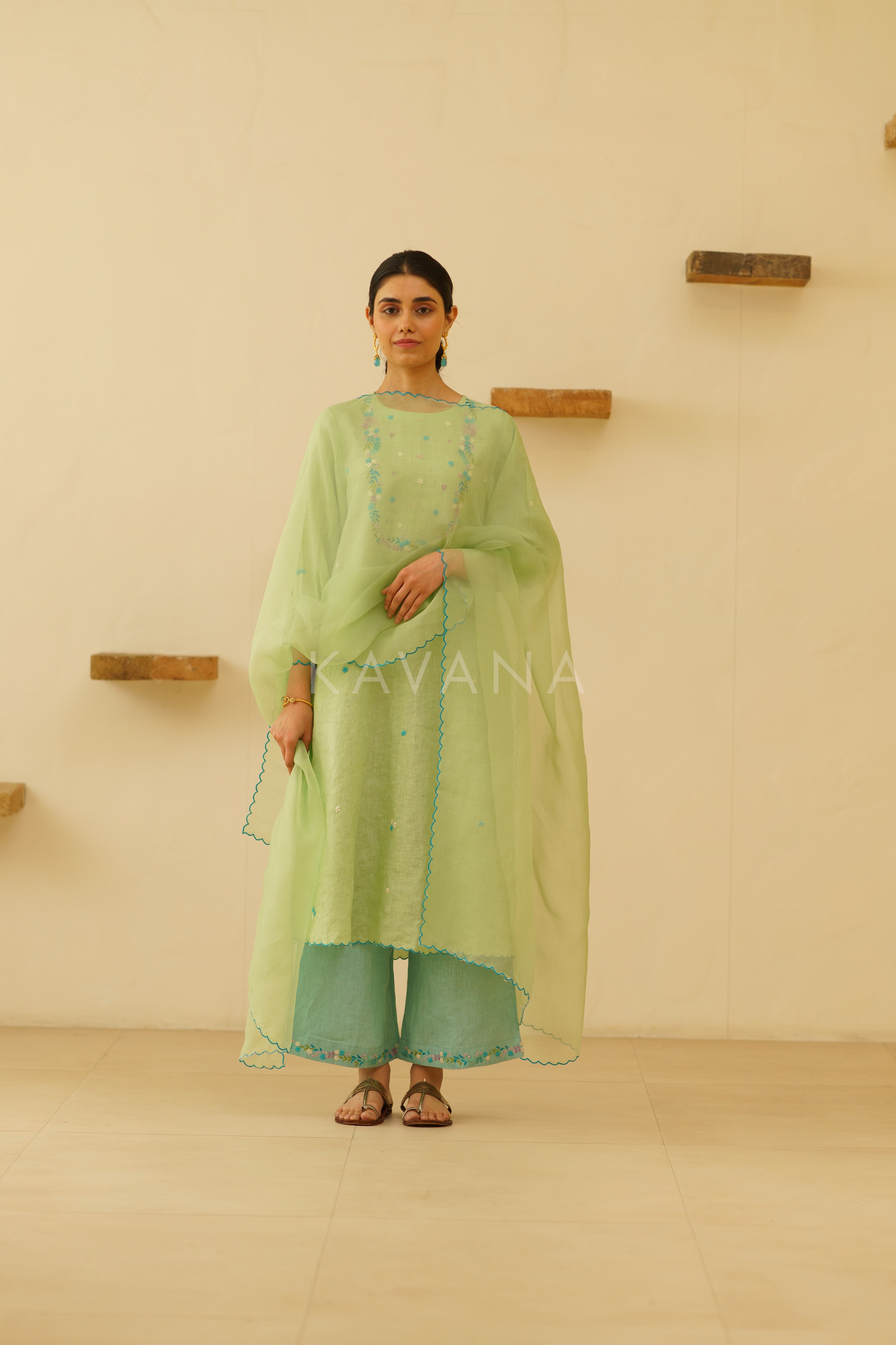 Zuhur Dupatta