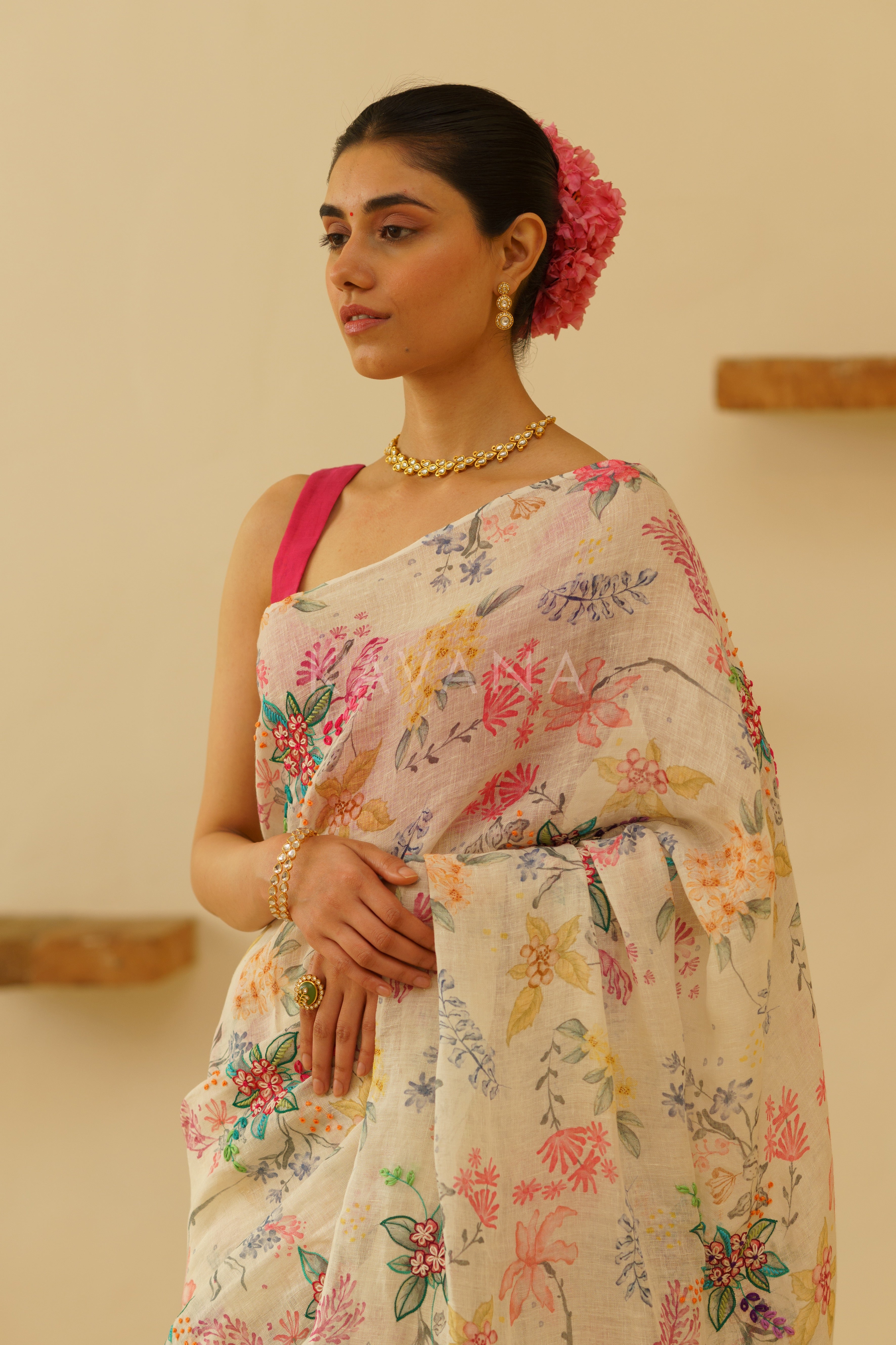 Shwet Linen Sari
