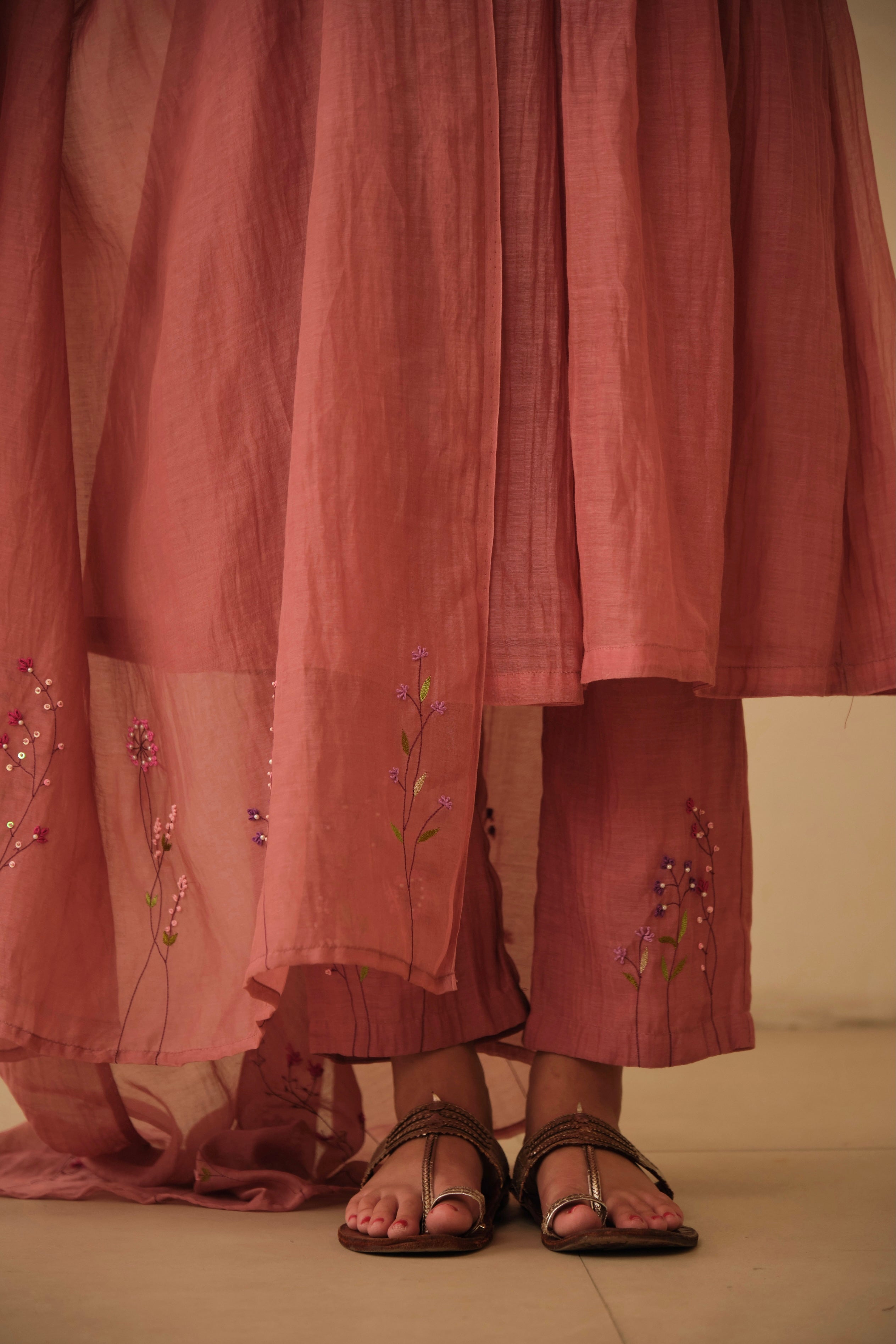 Mauve Floral Hand Embroidered Chanderi Kurta Set