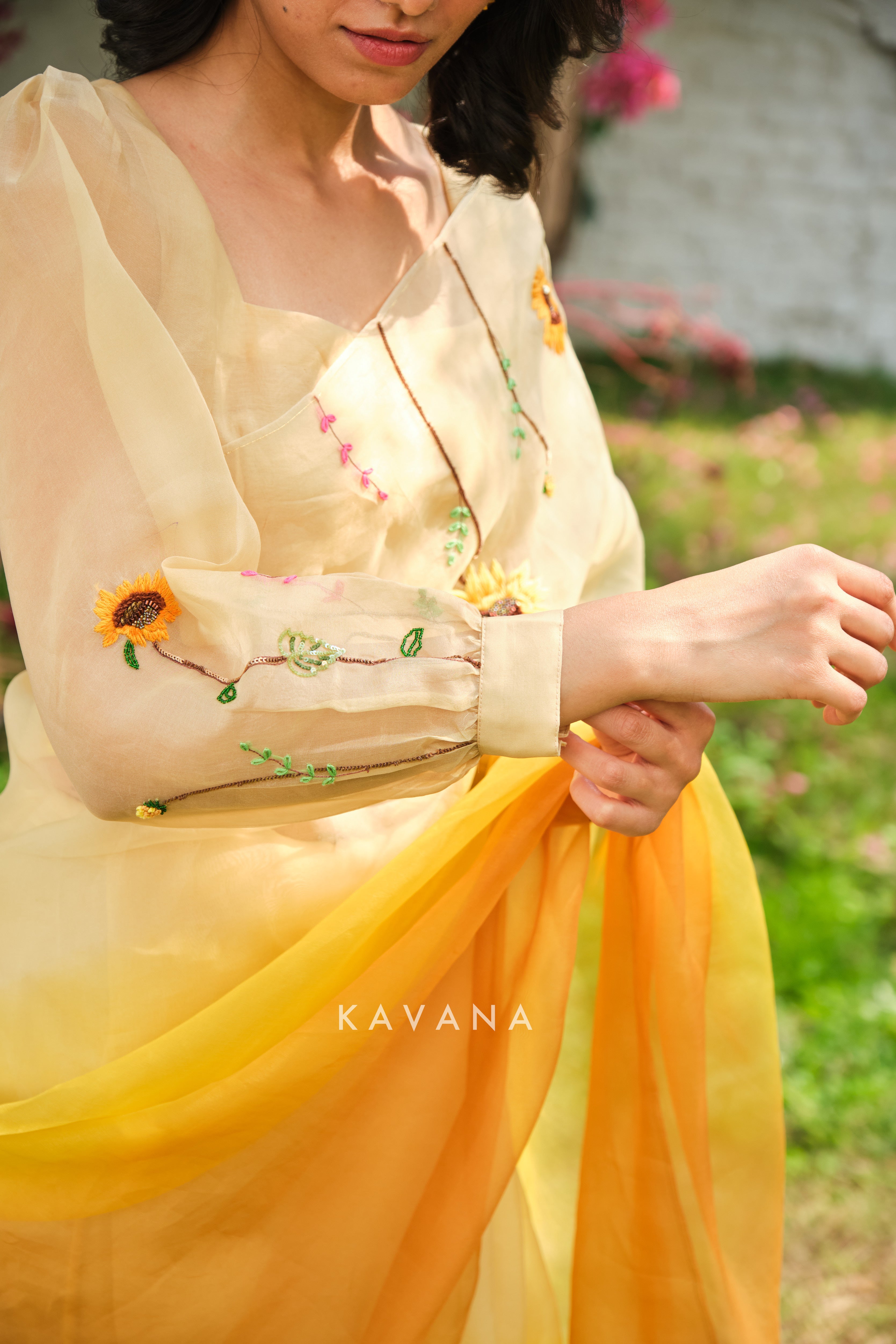 Aamras sari