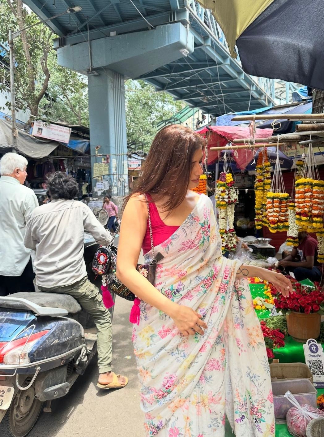 Shwet Linen Sari