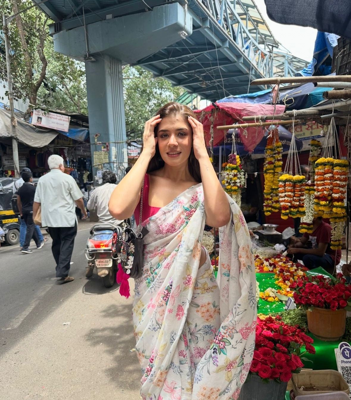Shwet Linen Sari