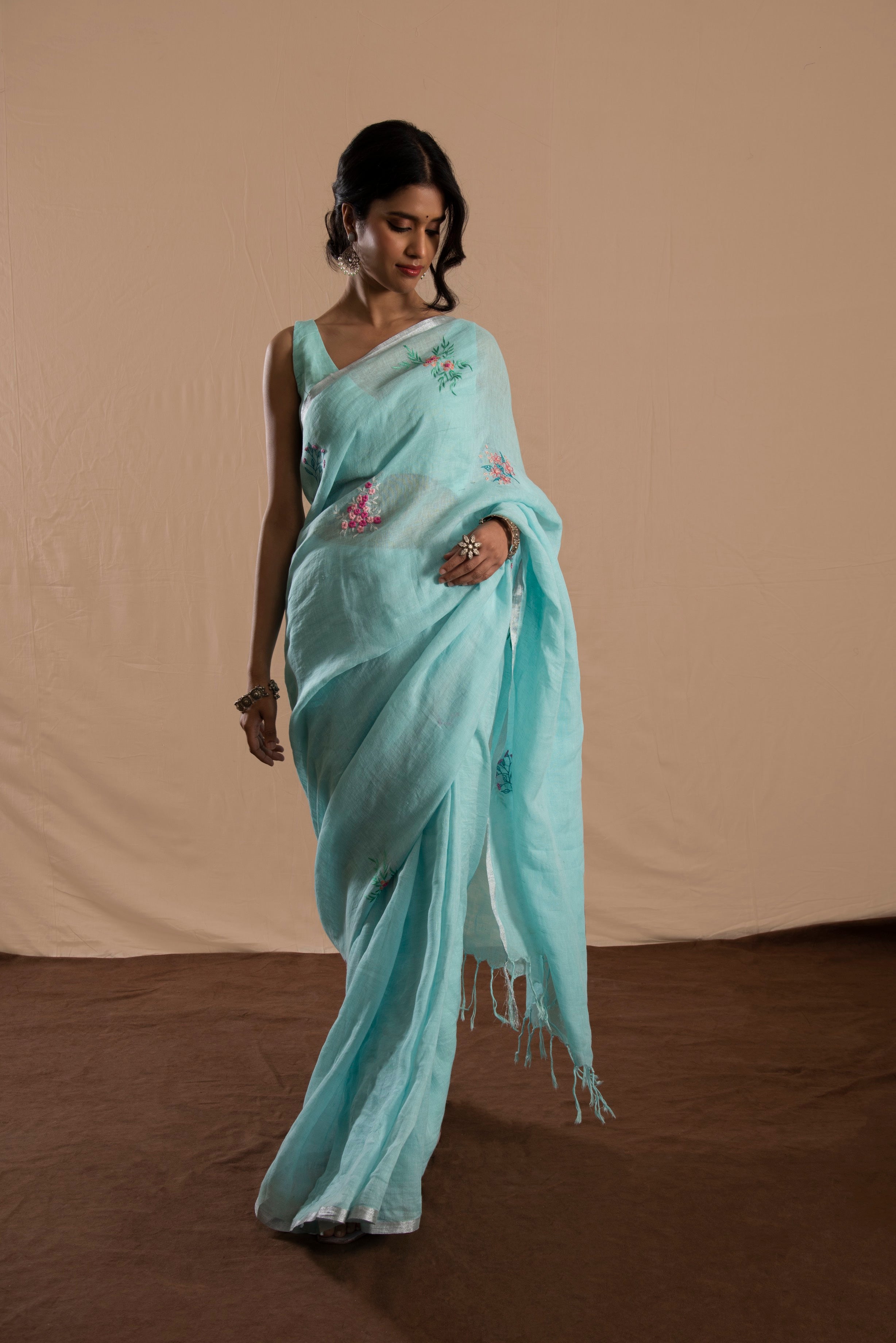 Neel Gagan Linen Sari