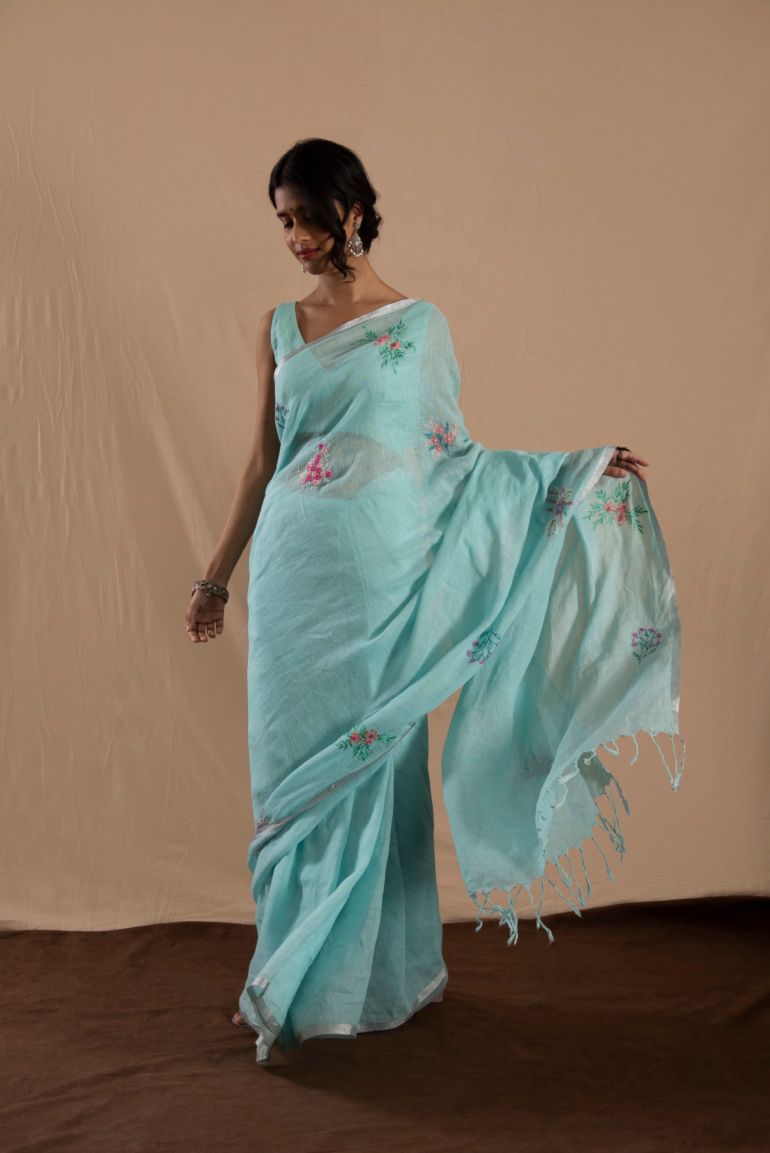 Neel Gagan Linen Sari