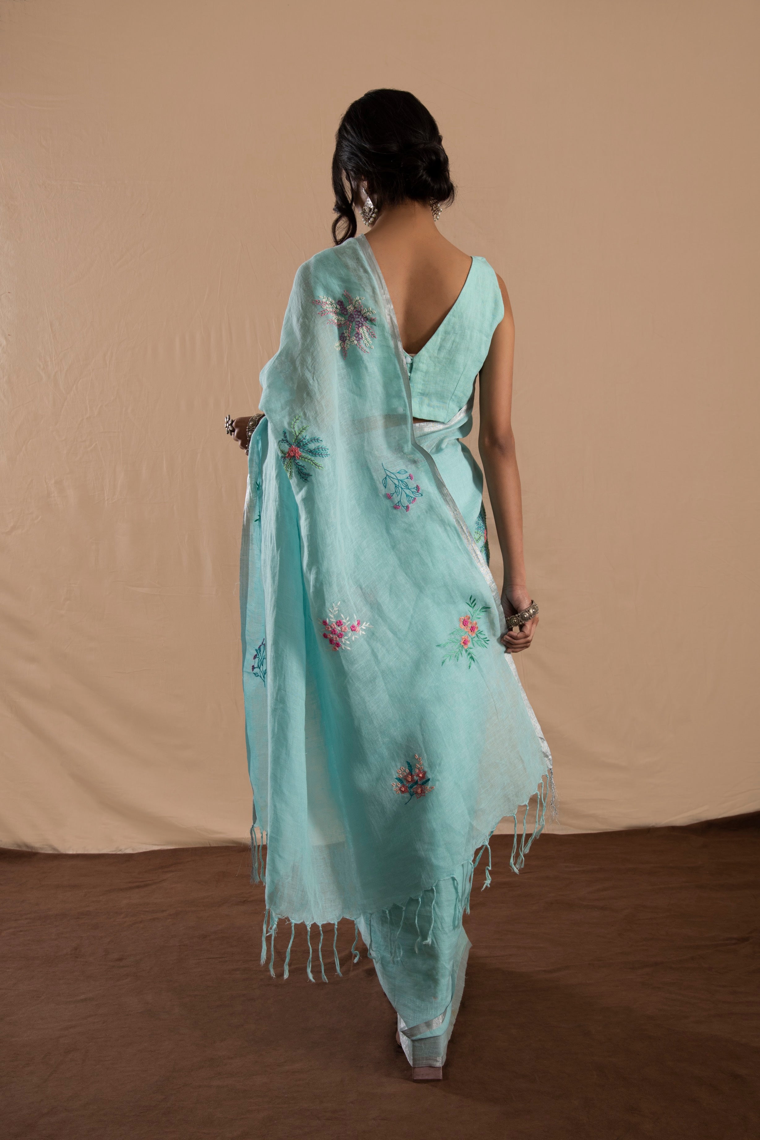 Neel Gagan Linen Sari