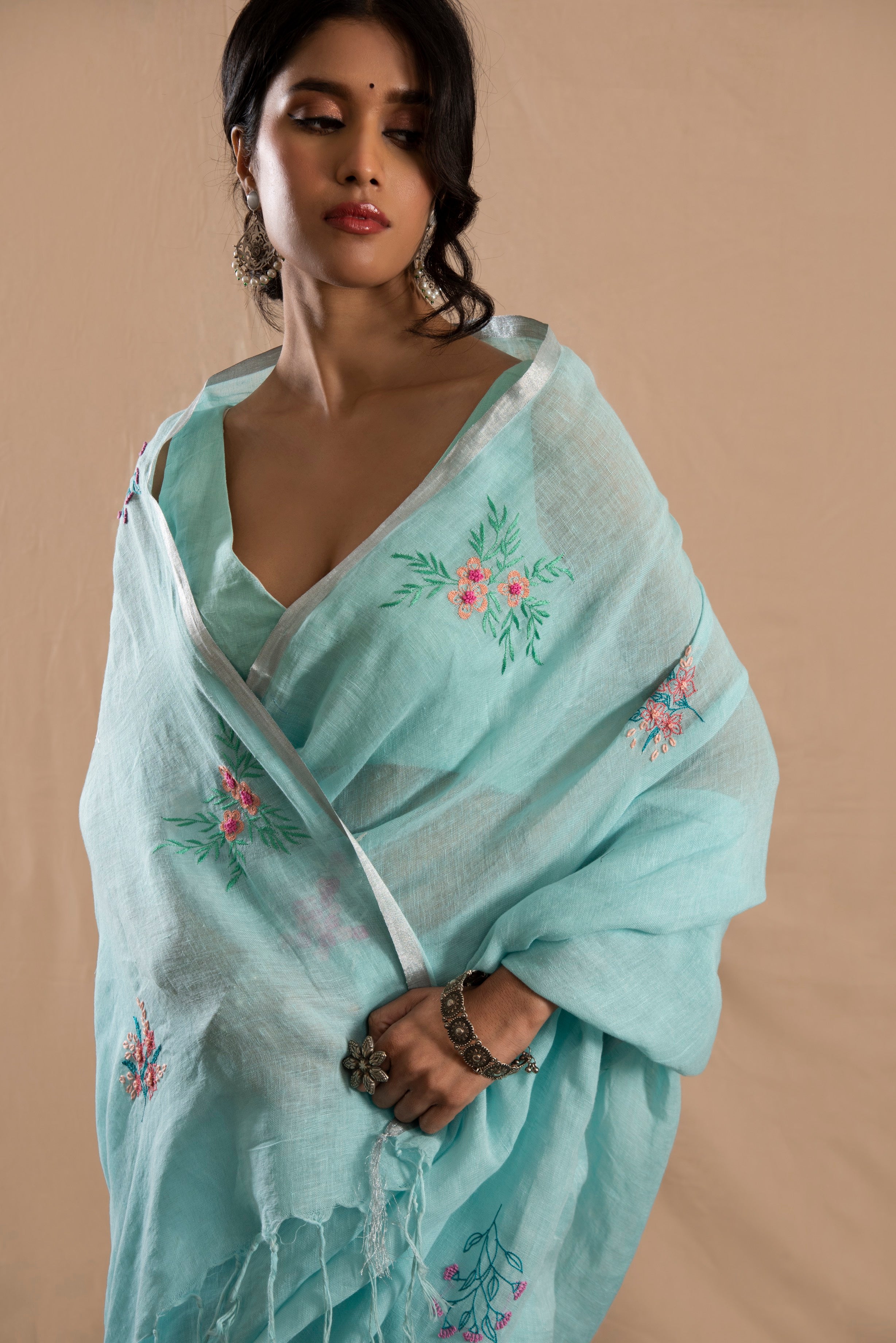 Neel Gagan Linen Sari