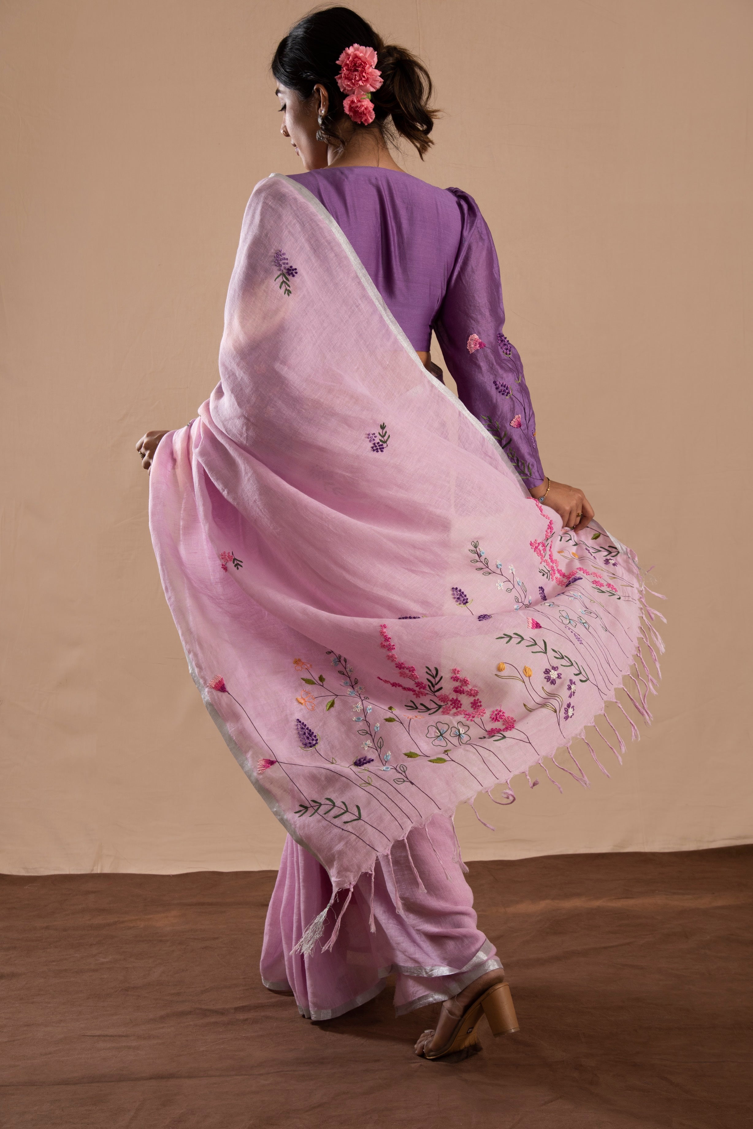 Nazaakat Linen Sari