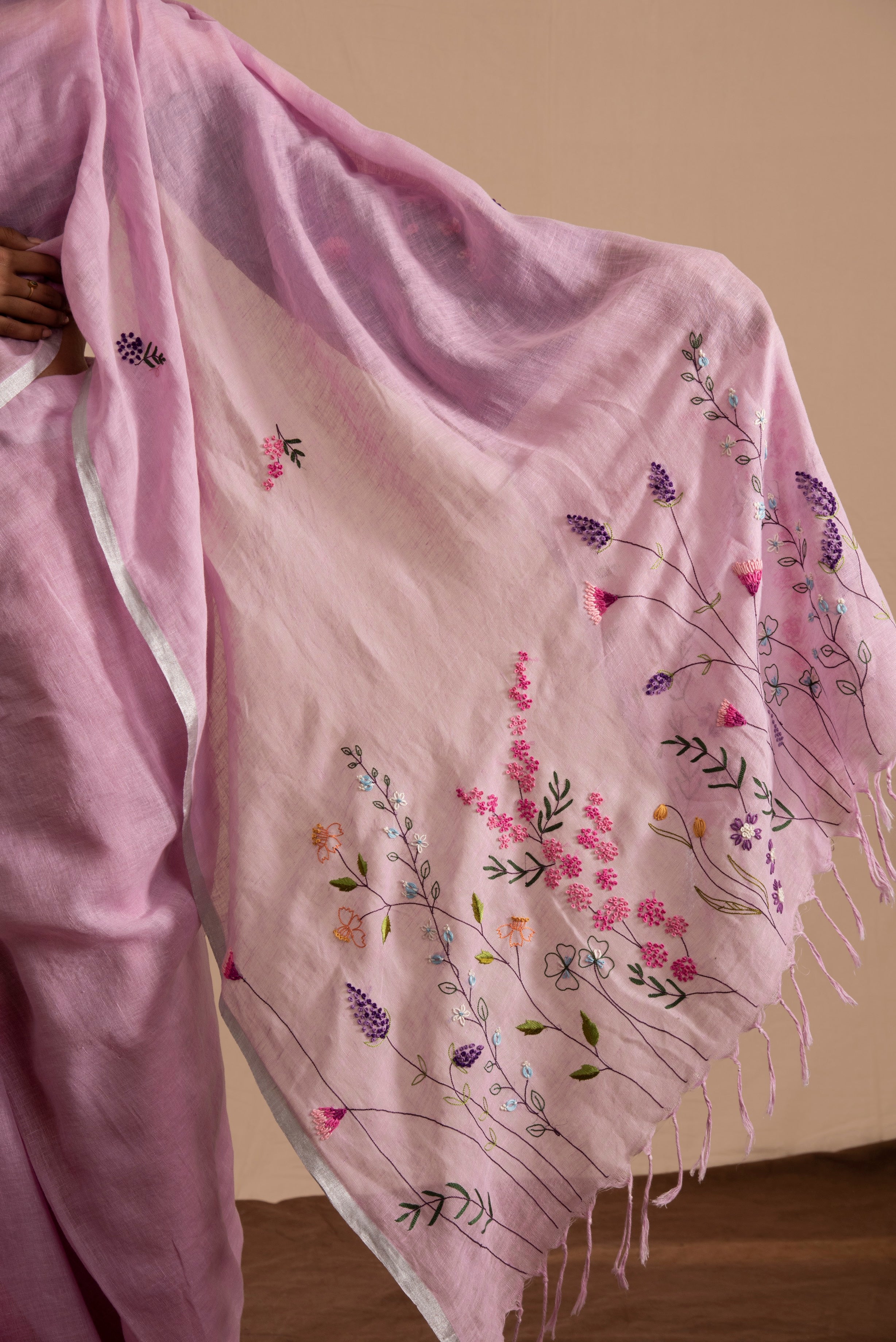 Nazaakat Linen Sari