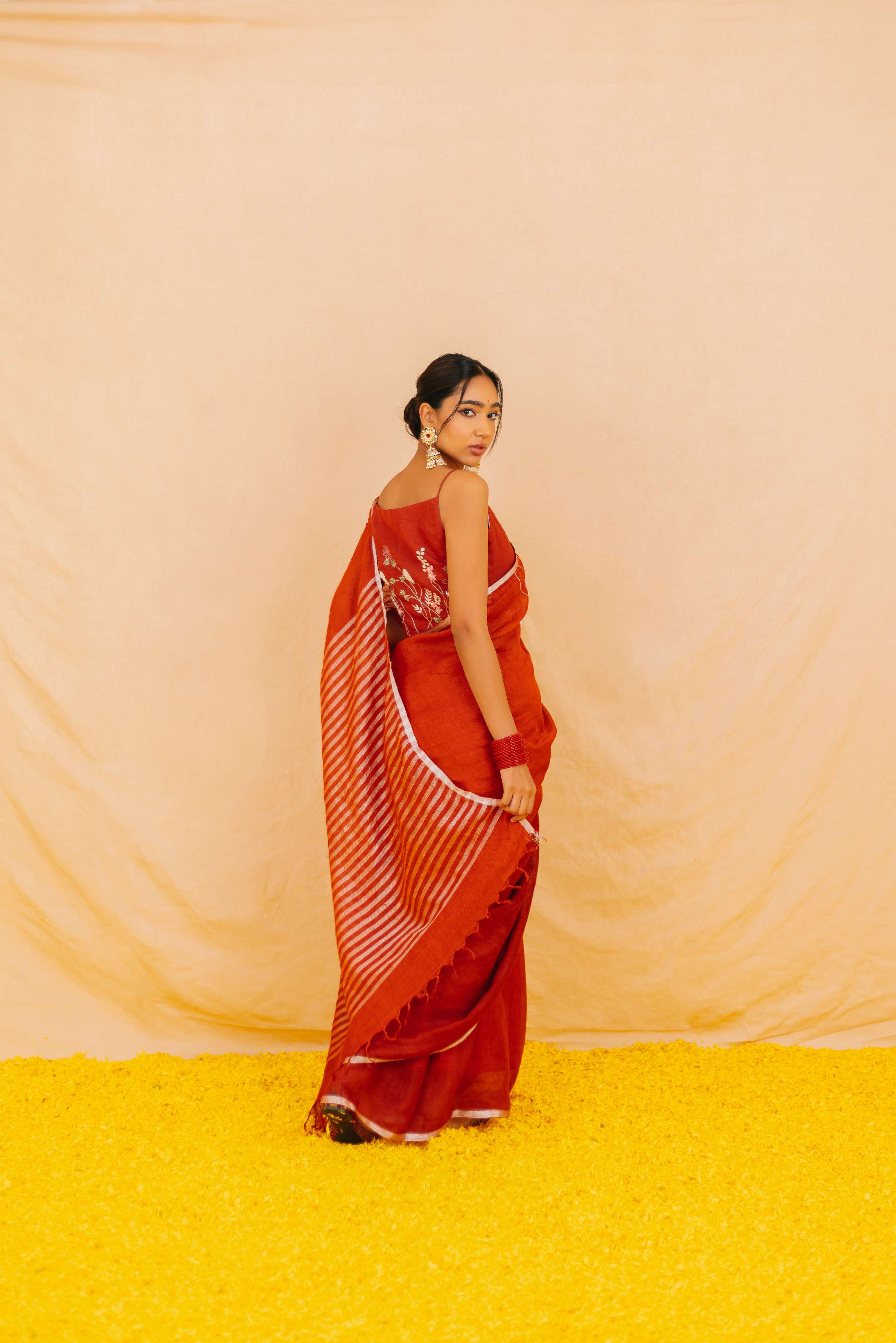 Ibtida Linen Sari