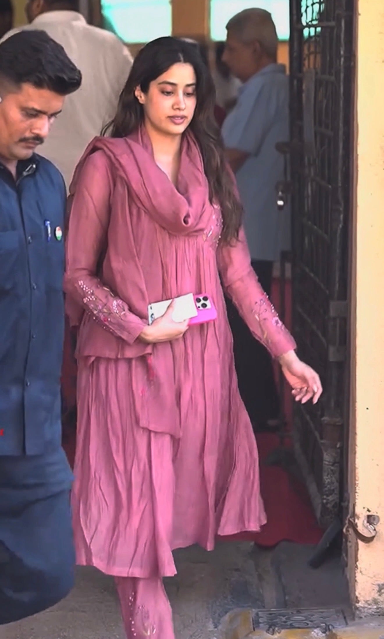 Mauve Floral Hand Embroidered Chanderi Kurta Set