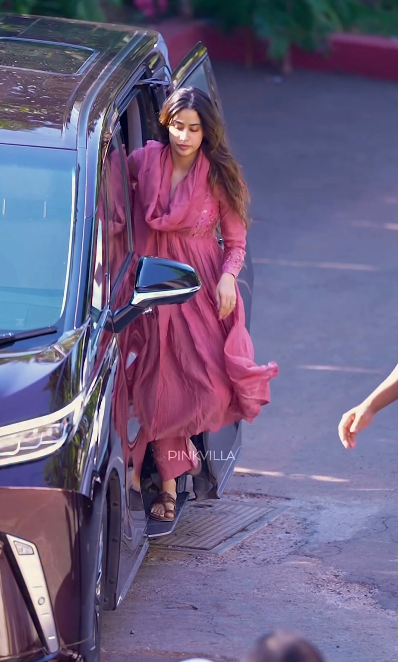 Mauve Floral Hand Embroidered Chanderi Kurta Set