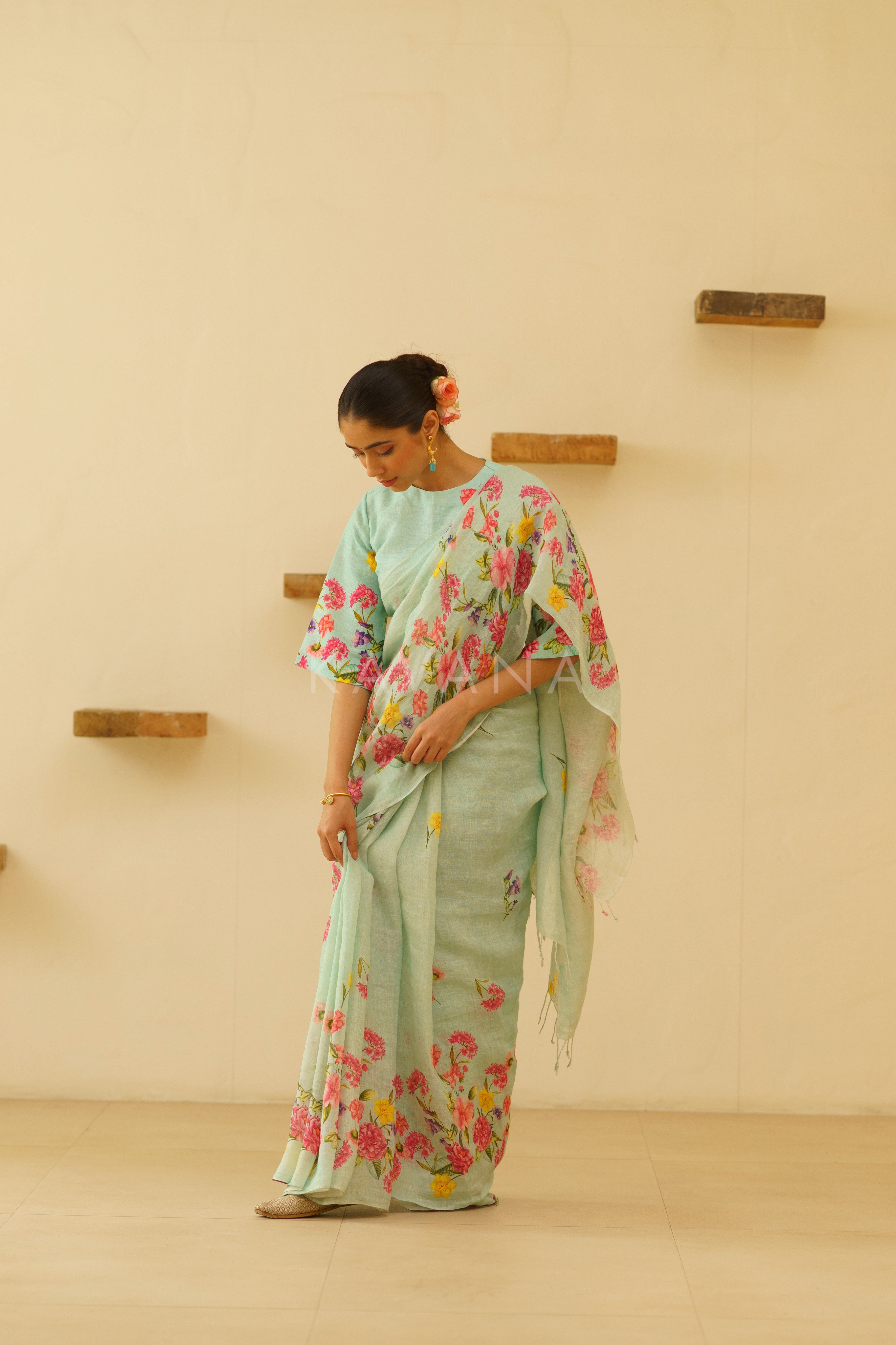 Neesa Linen Sari