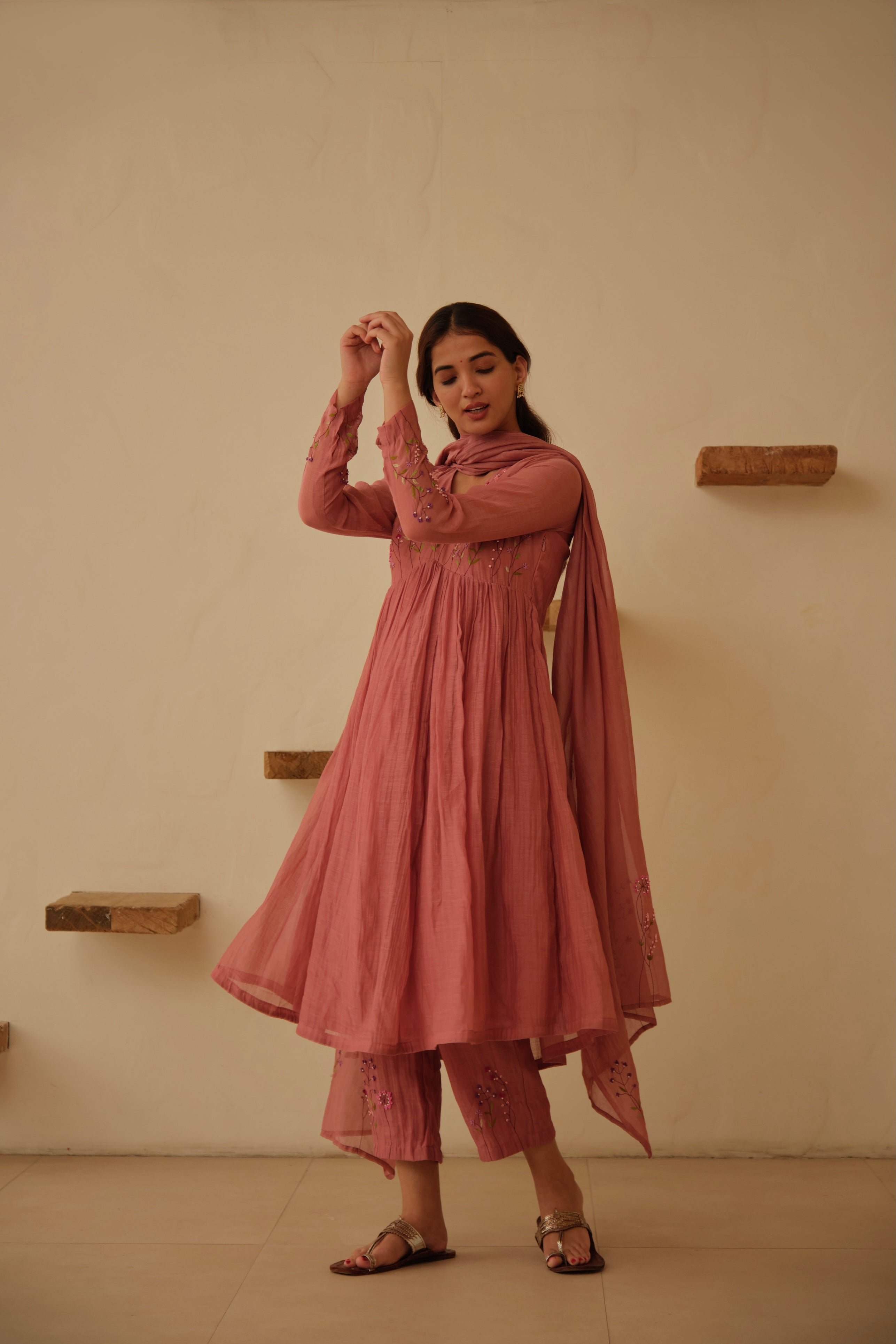 Mauve Floral Hand Embroidered Chanderi Kurta Set