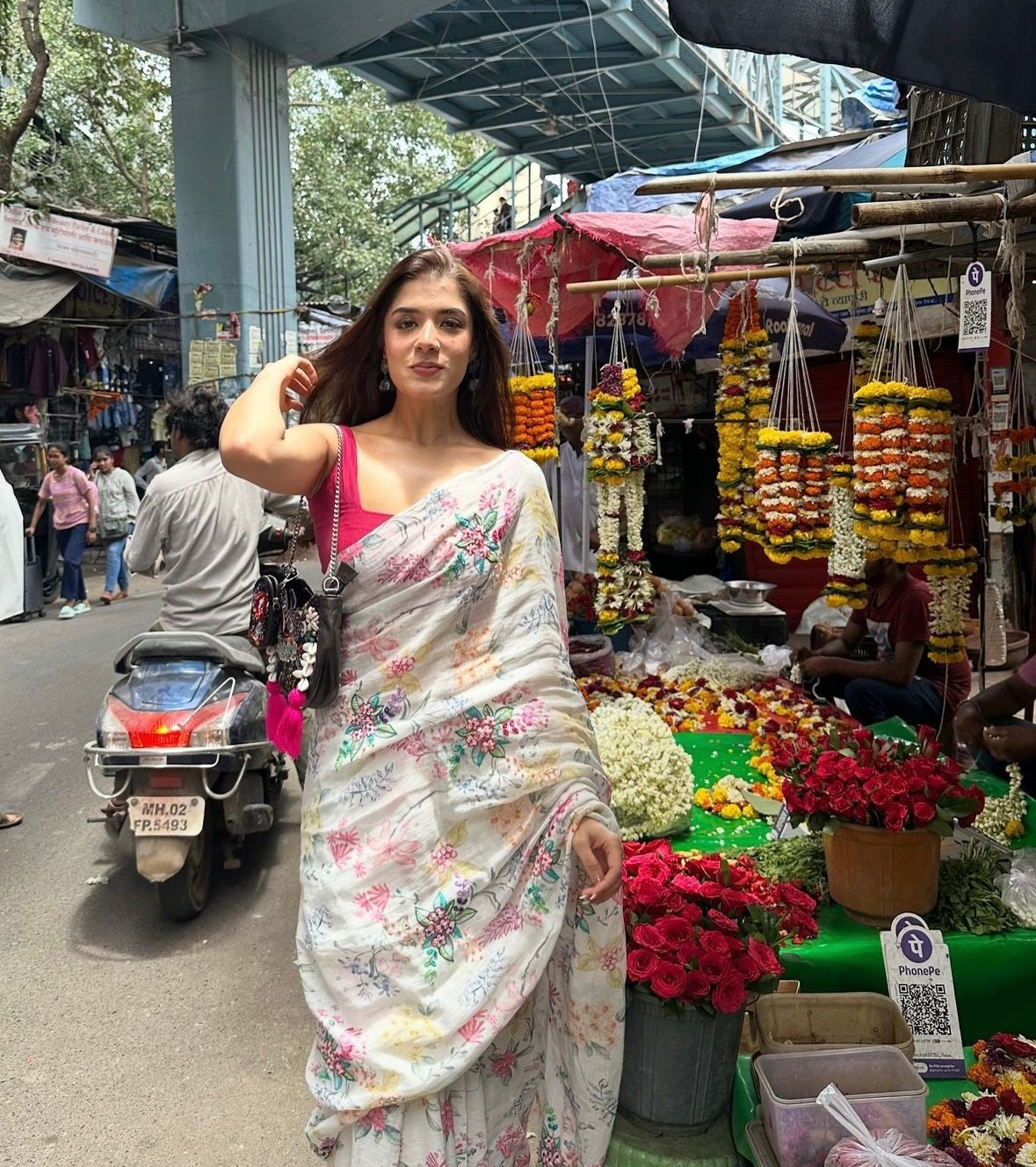 Shwet Linen Sari