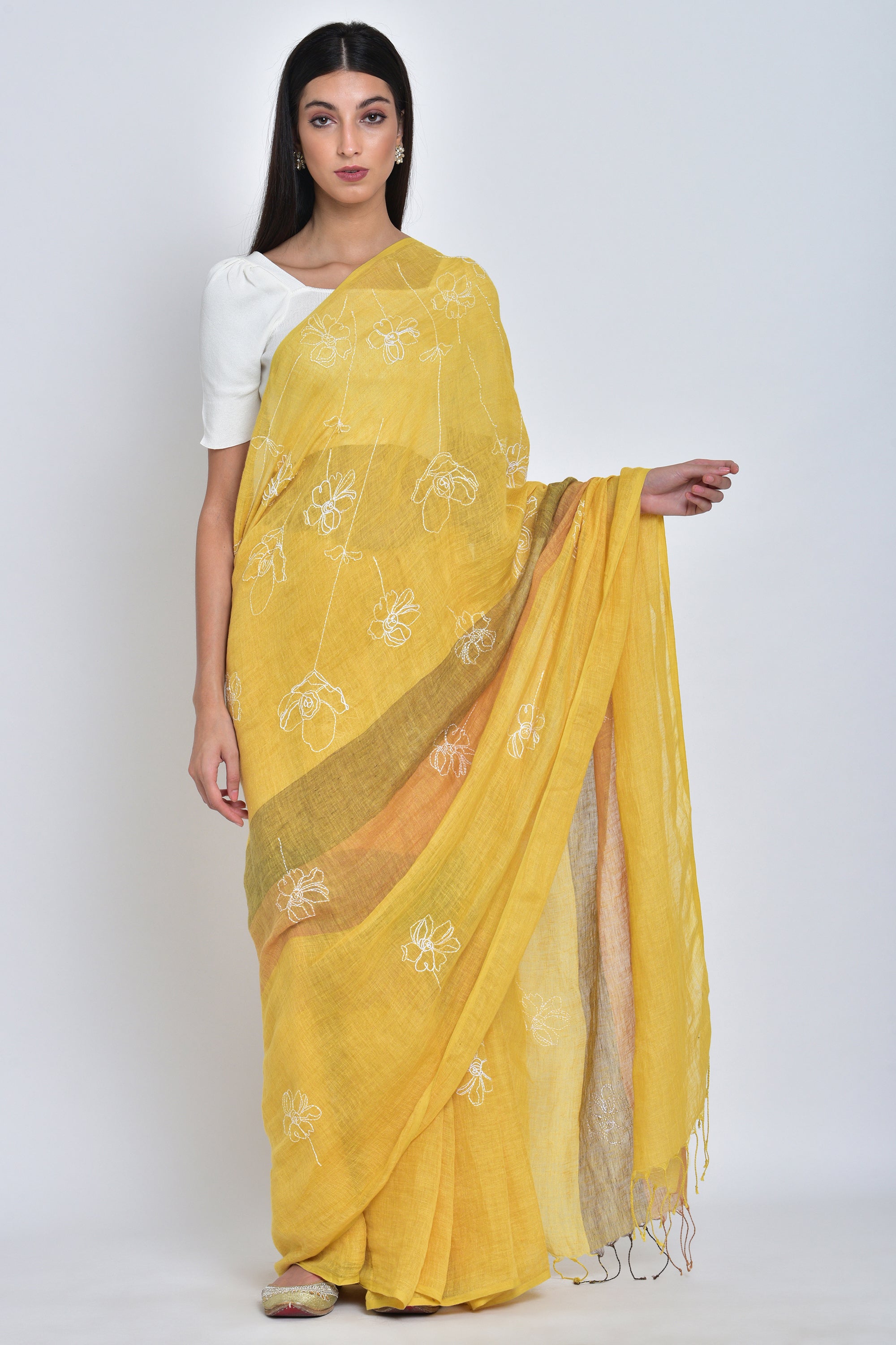 Aadya | 100% Handwoven Linen Sari with Kantha Embroidery - kavana.in