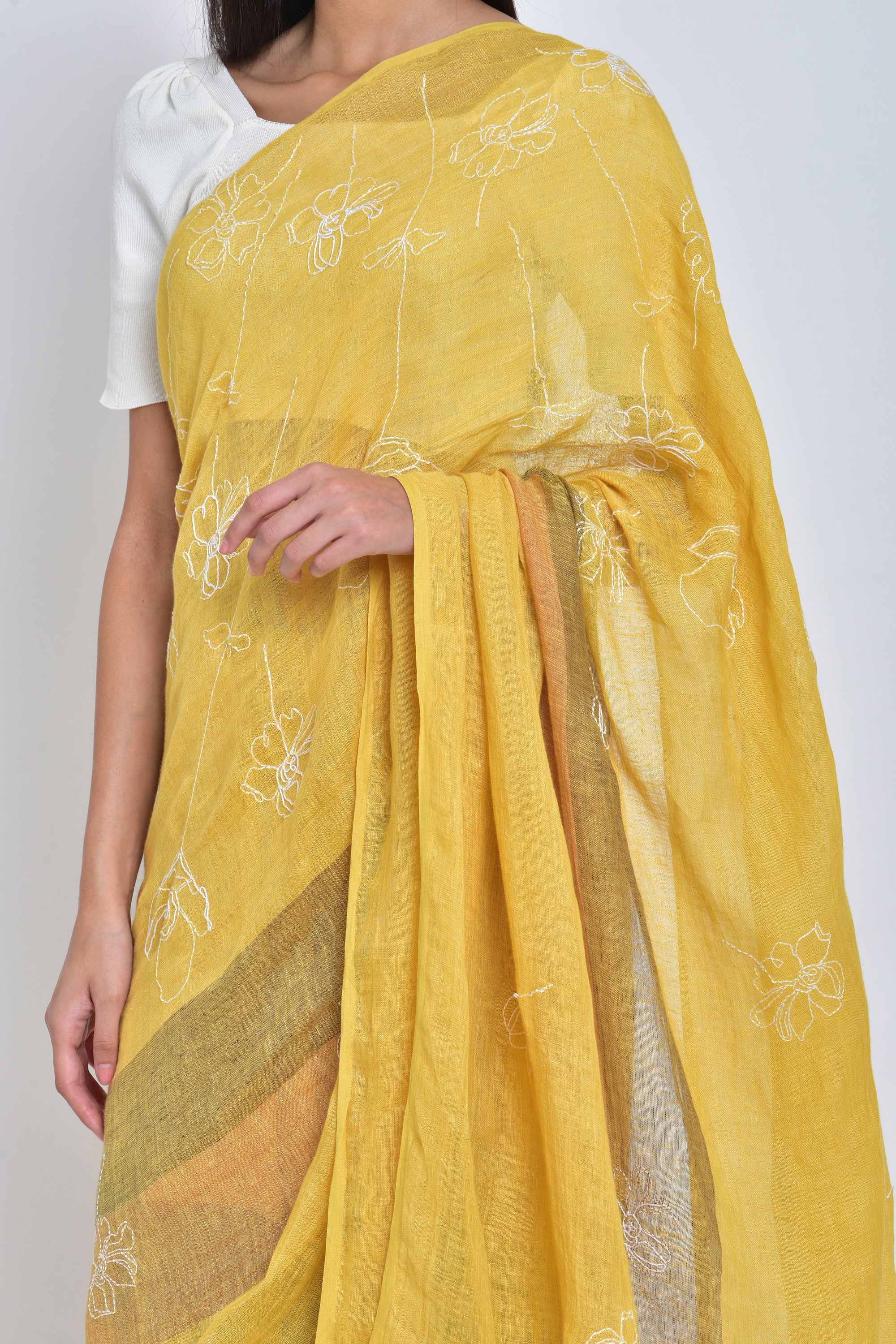 Aadya | 100% Handwoven Linen Sari with Kantha Embroidery - kavana.in